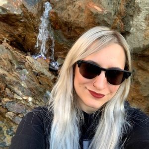 Meet your Posher, Roxanne